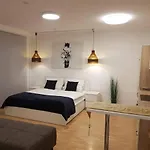Central Lg Studio Free Parking
